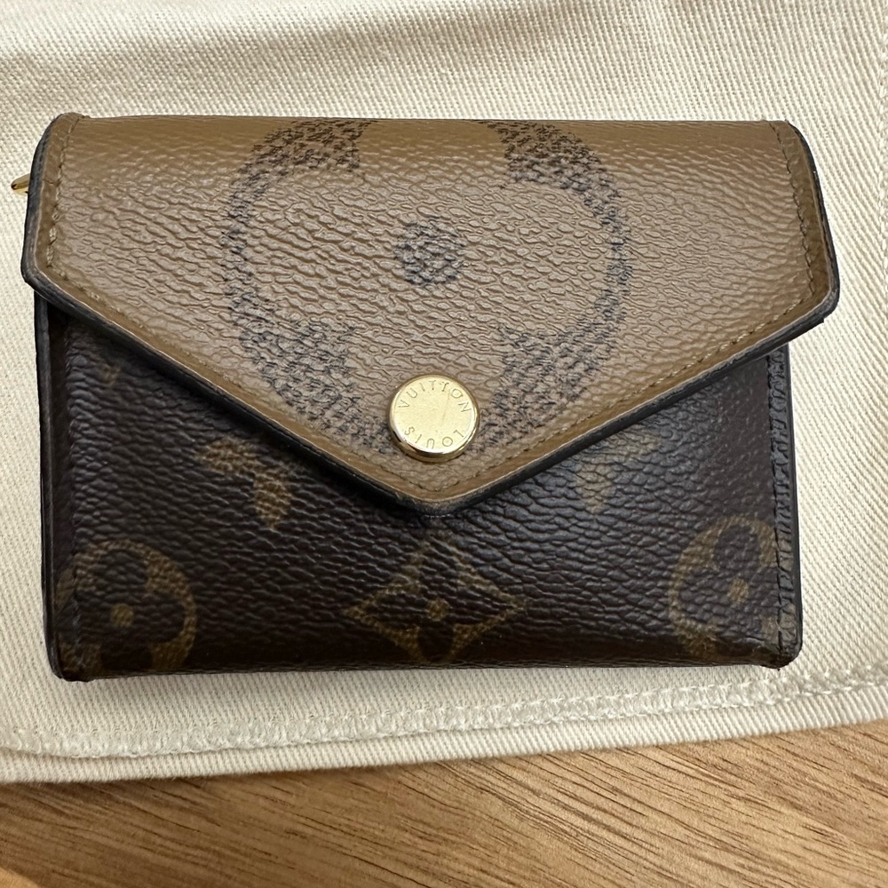 Louis Vuitton Reverse Monogram Zoe Wallet - Picture 2 of 7